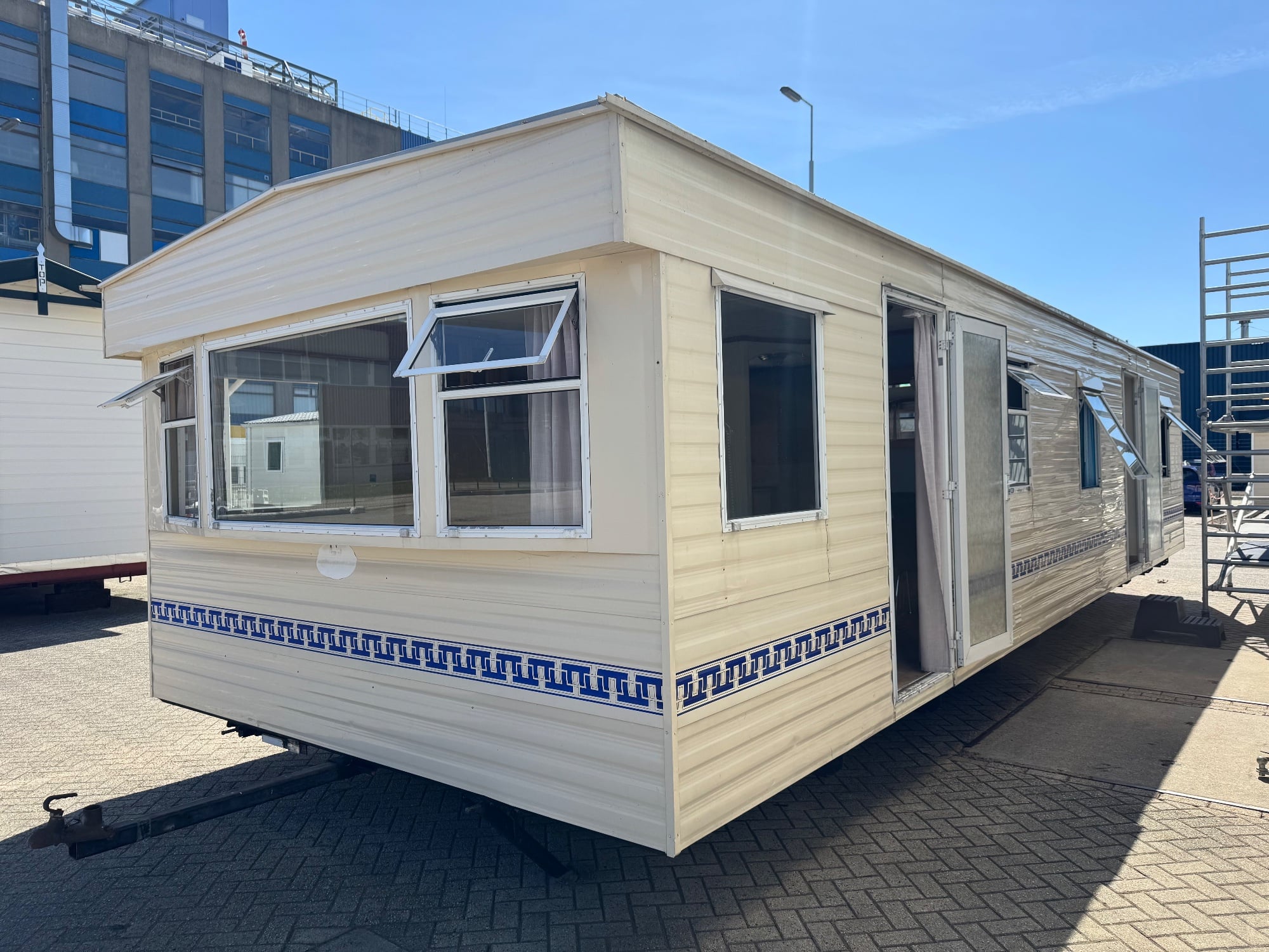 Stacaravan 10.50 x 3.70 3 slaapkamers 7950,-