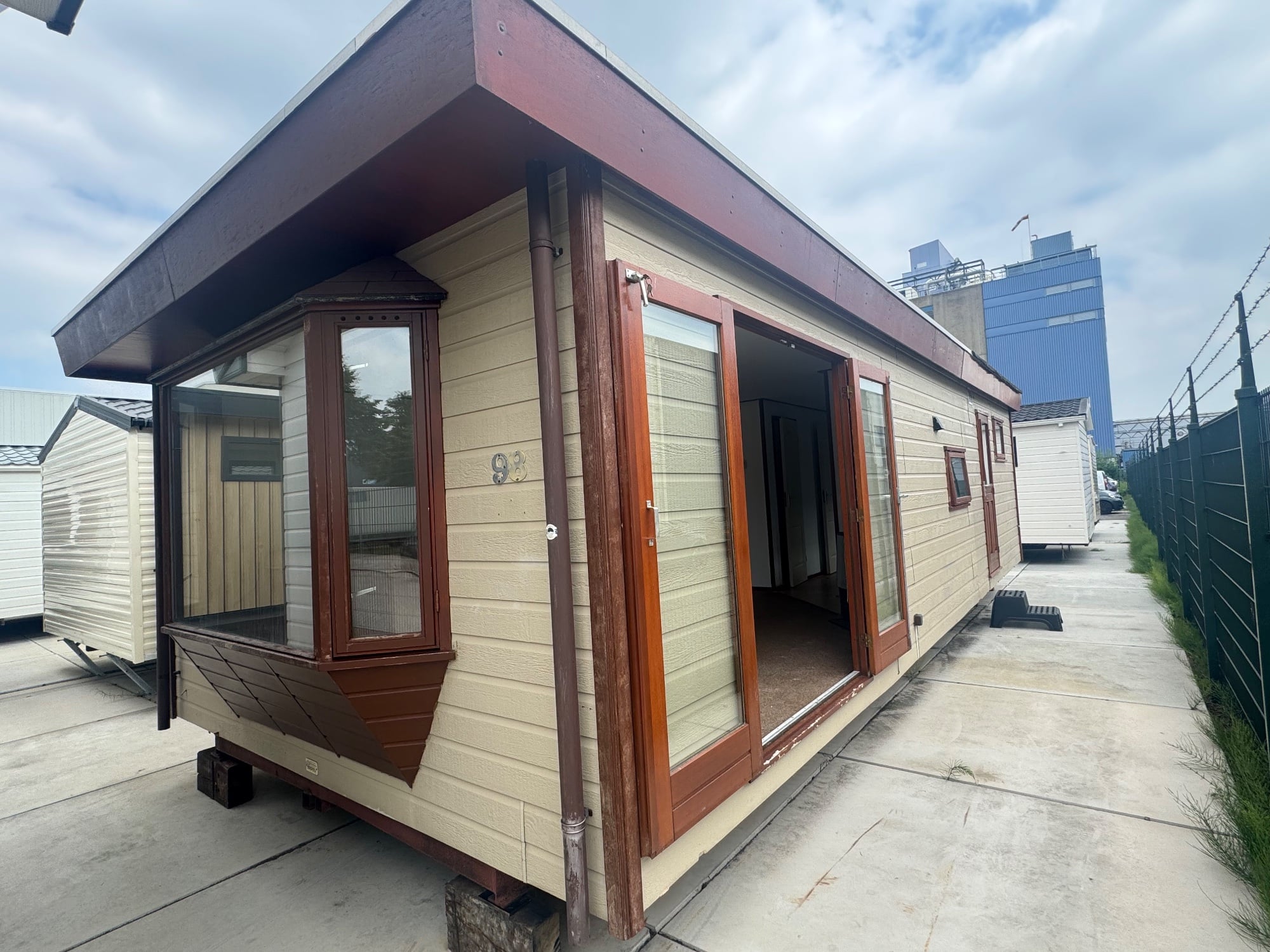 Opknap chalet 10 x 4 2 slaapkamers douche/wc 8000,-