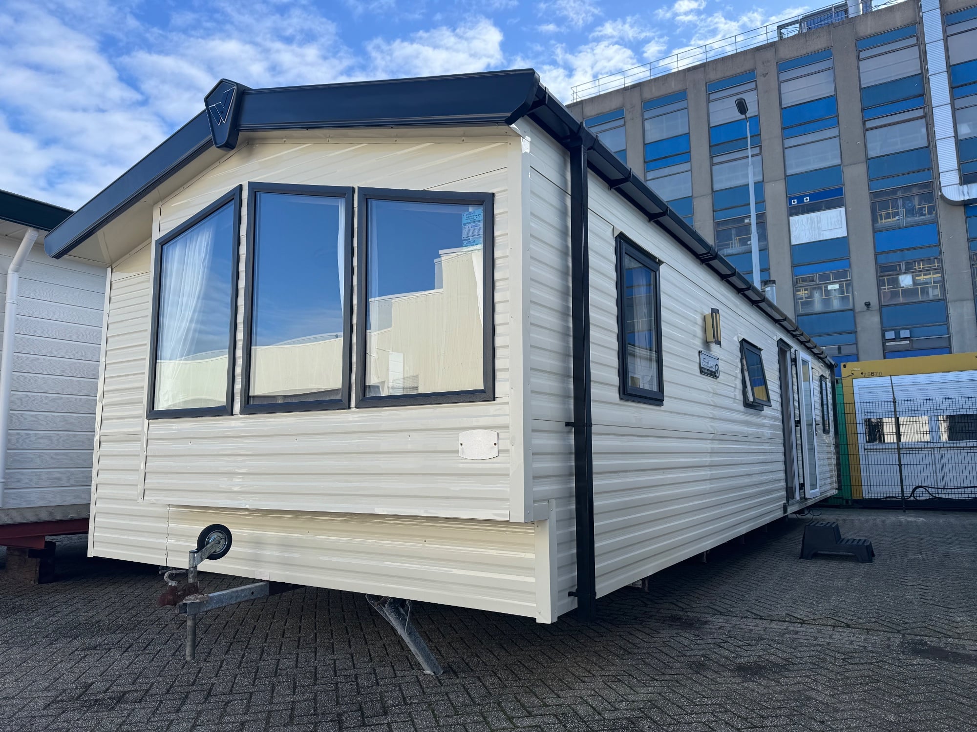 Ruime stacaravan 10.50 x 3.80 2 slaapkamers dubbelglas pannendakEtc.