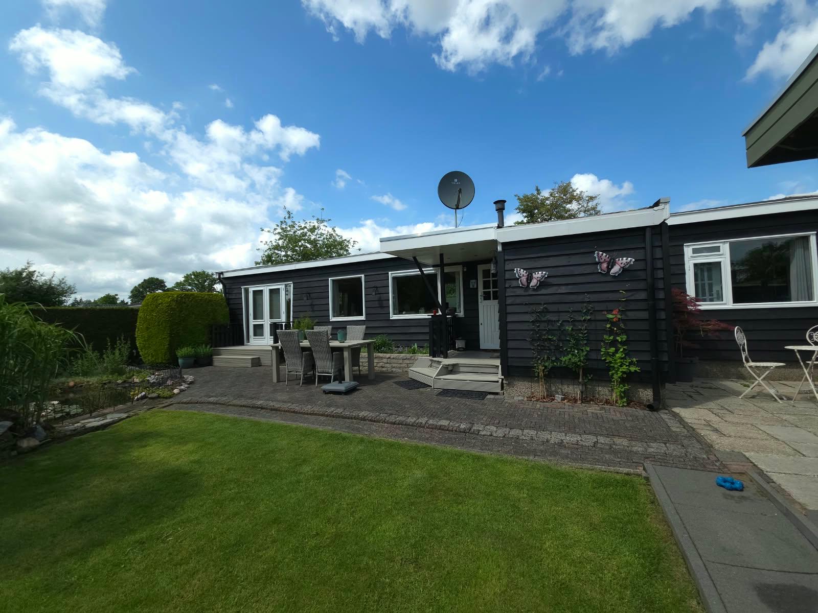 Te koop ruim chalet met 500m2 perceel in putten