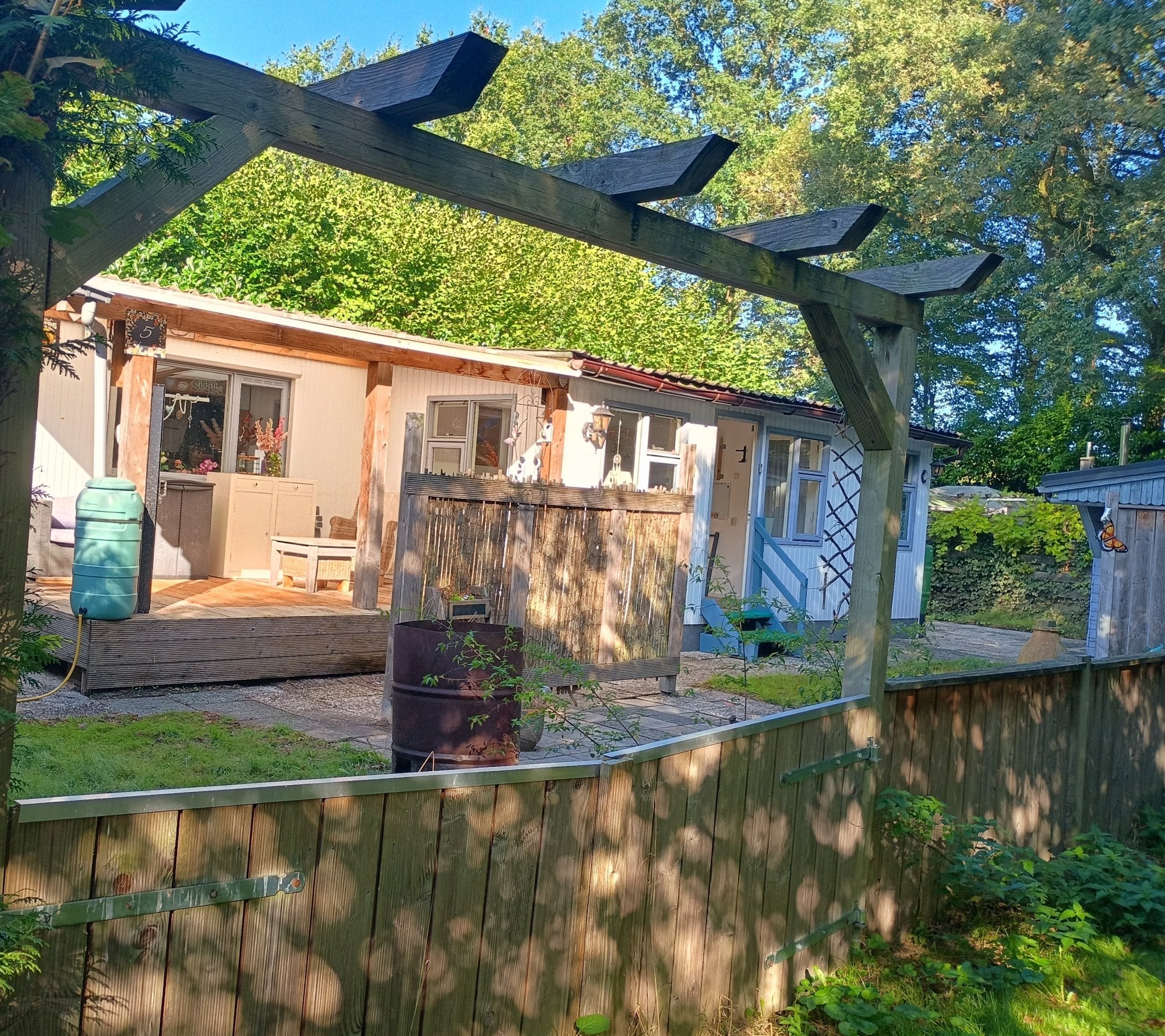 Grote stacaravan op mooie camping bij de duitse grens