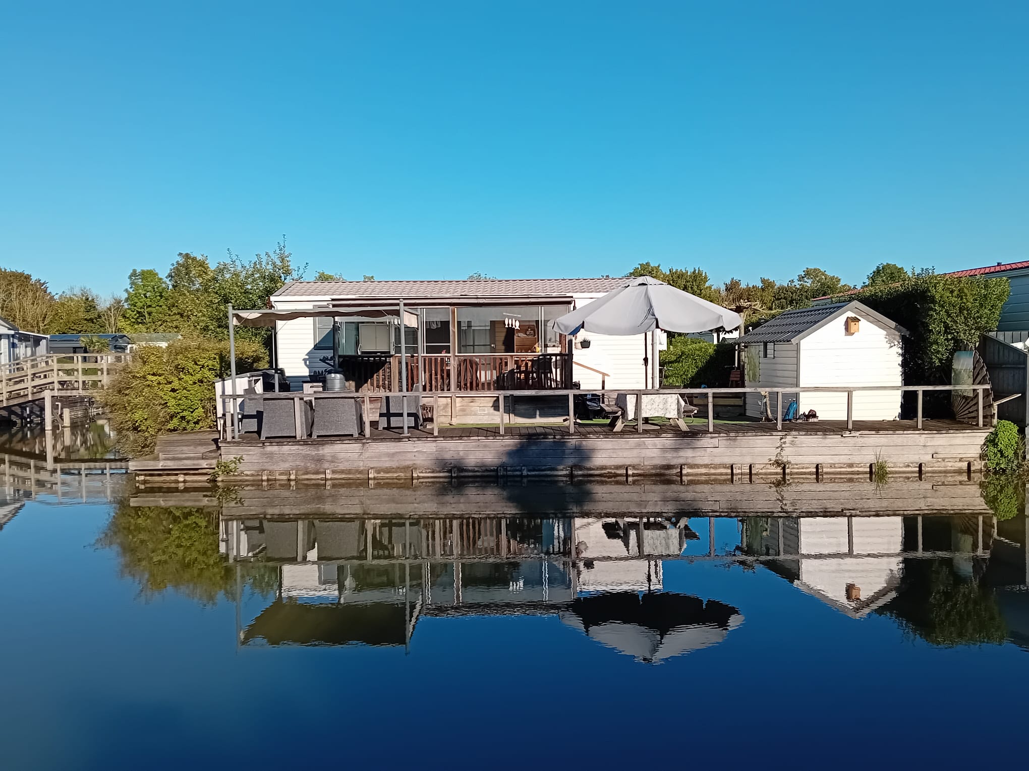Chalet direct aan het water in de betuwe
