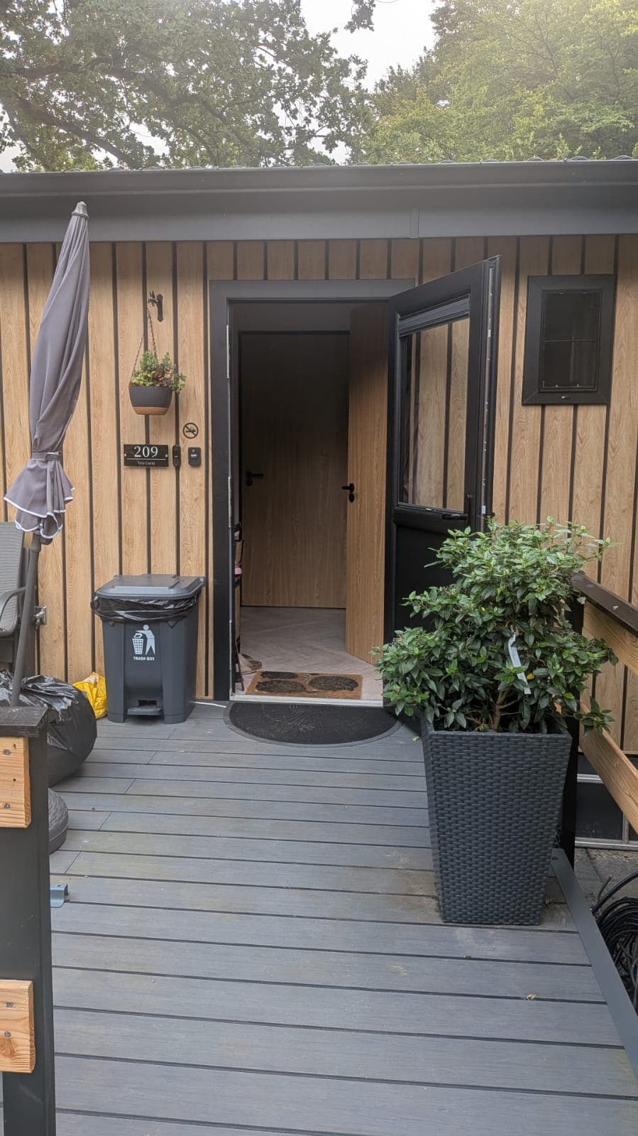 Luxe zeer ruim chalet type Lessenaar